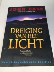 Boek / John Case - Dreiging van het licht