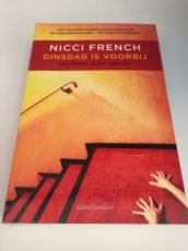 Boek / Nicci French - Dinsdag is voorbij