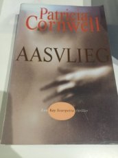 Boek / Patricia Cornwell - Aasvlieg