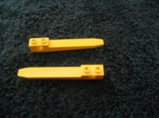 - Lego - 2 x Gele voeten -