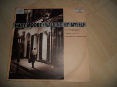 - Single - Gary Moore / Walking by -