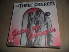 - Single - The Three Degrees / Giving ...